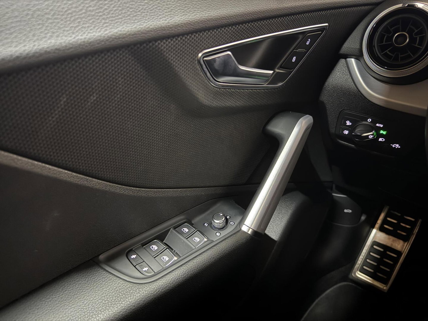 Audi Q2 35 TFSI S-Line Black Edition Virtual DSG Cruise NAP