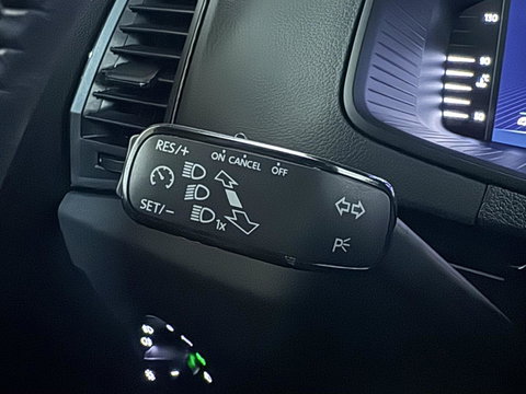 Škoda Karoq 1.5 TSI ACT Sportline Pano Virtual Camera Carplay NAP