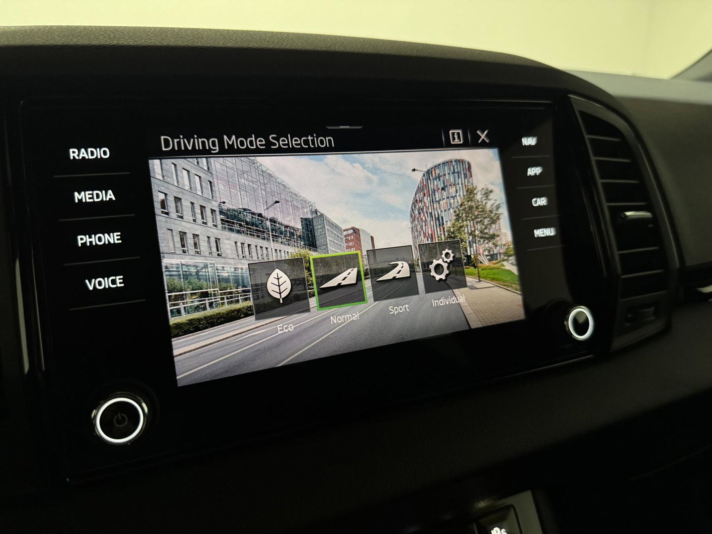 Škoda Karoq 1.5 TSI ACT Sportline Pano Virtual Camera Carplay NAP