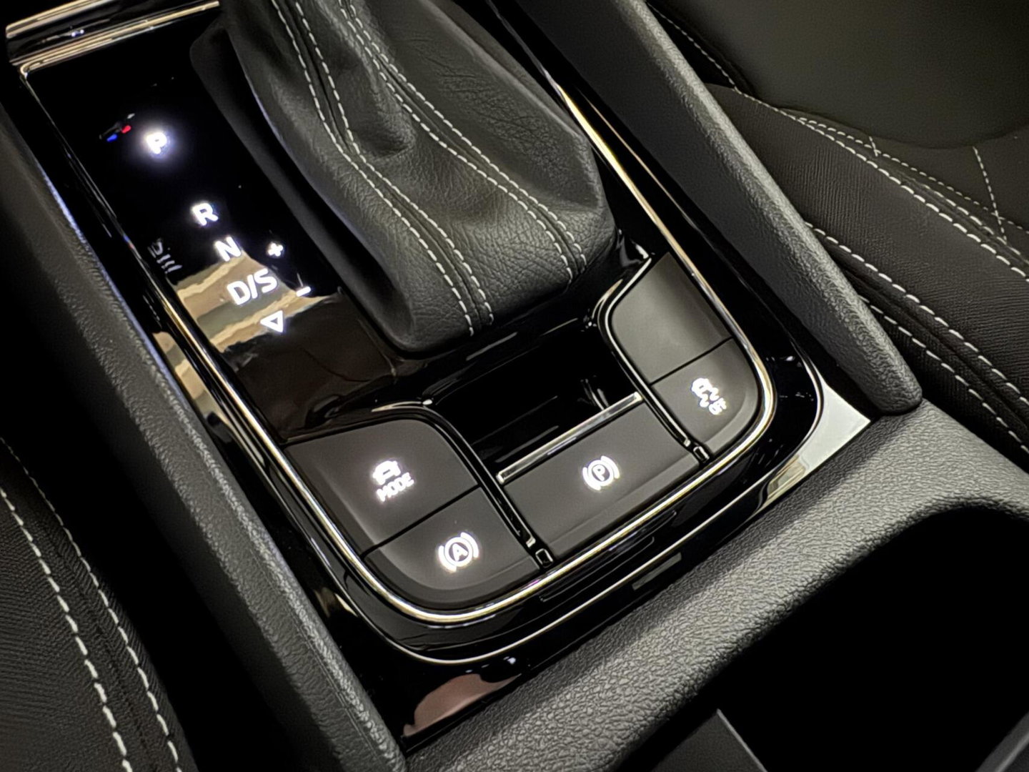 Škoda Karoq 1.5 TSI ACT Sportline Pano Virtual Camera Carplay NAP