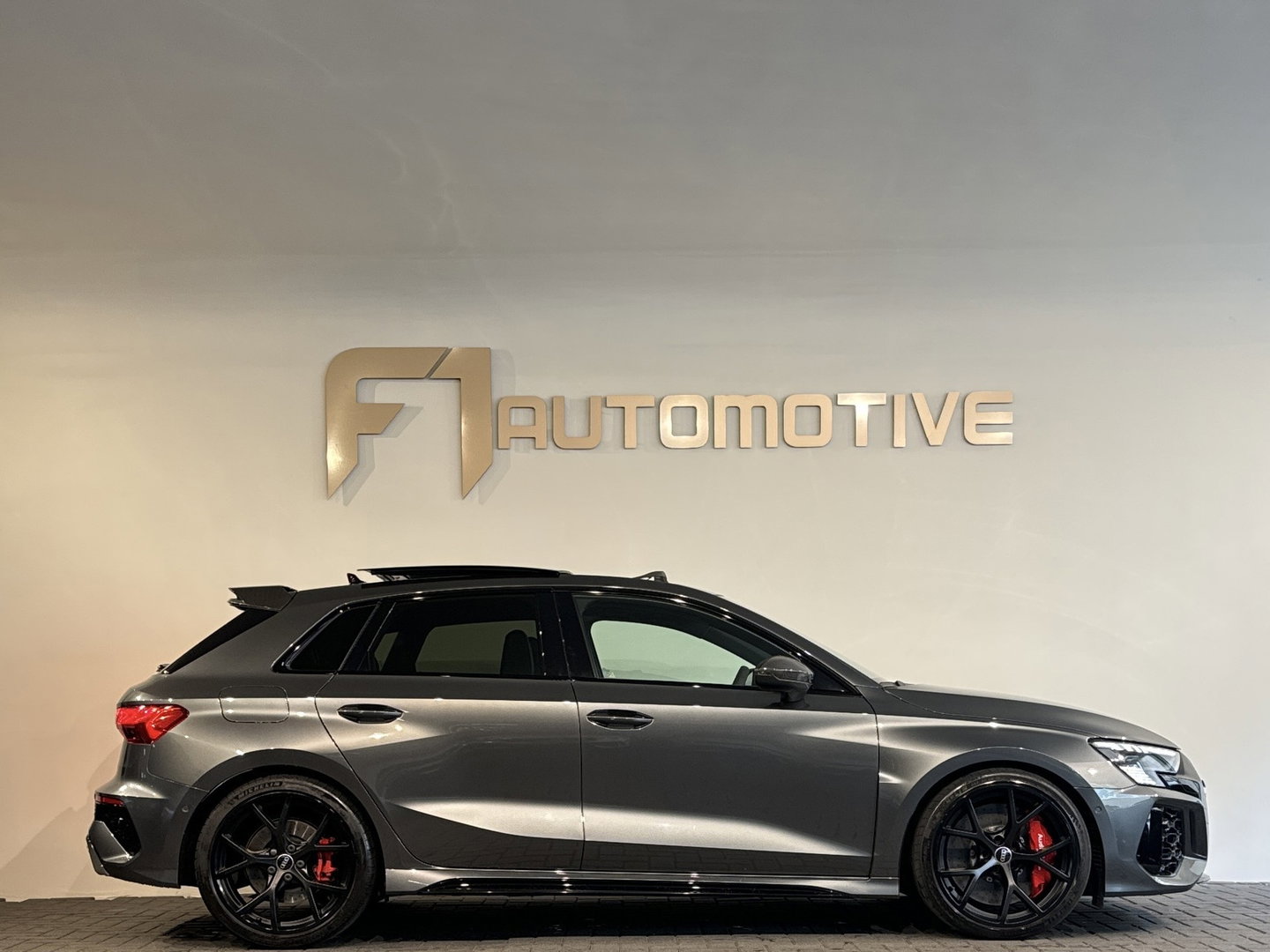 Audi RS3 Sportback 2.5 TFSI quattro Pano|Ceramic|Akra|Massage