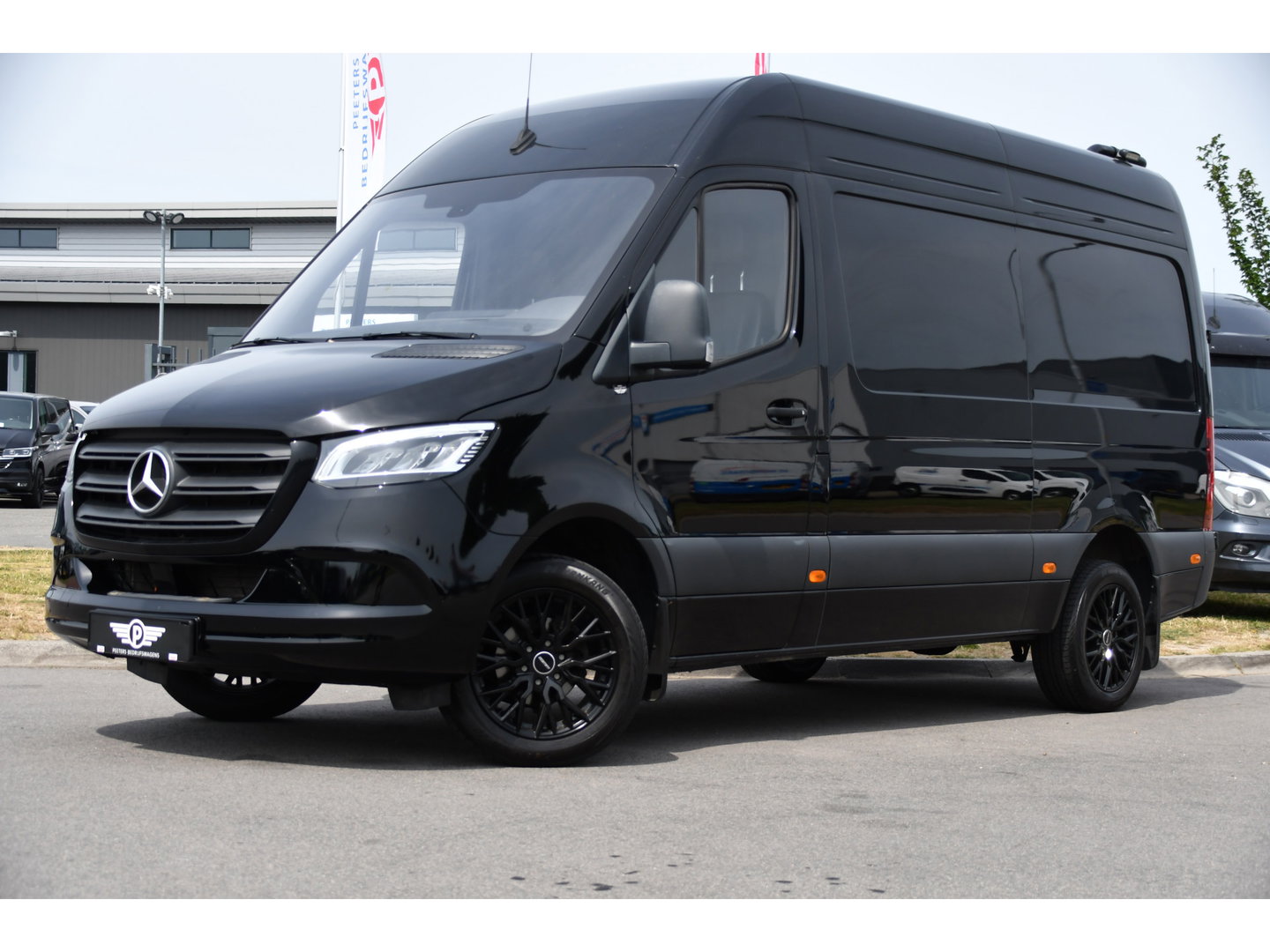 Mercedes-Benz Sprinter 317 1.9 CDI L2H2 RWD Black Edition Camera, Cruise, Carplay, LED, 170pk, Automaat, Stoelverwarming, Standkachel, Mbux, Leder, Uniek!