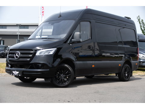 Mercedes-Benz Sprinter 317 1.9 CDI L2H2 RWD Black Edition Camera, Cruise, Carplay, LED, 170pk, Automaat, Stoelverwarming, Standkachel, Mbux, Leder, Uniek!