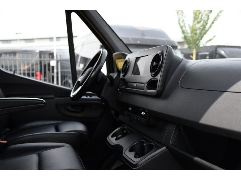 Mercedes-Benz Sprinter 317 1.9 CDI L2H2 RWD Black Edition Camera, Cruise, Carplay, LED, 170pk, Automaat, Stoelverwarming, Standkachel, Mbux, Leder, Uniek!