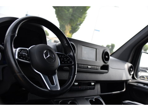 Mercedes-Benz Sprinter 317 1.9 CDI L2H2 RWD Black Edition Camera, Cruise, Carplay, LED, 170pk, Automaat, Stoelverwarming, Standkachel, Mbux, Leder, Uniek!