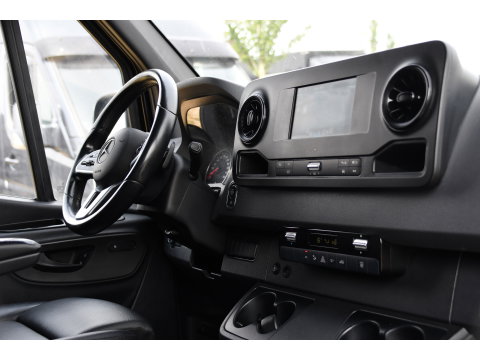 Mercedes-Benz Sprinter 317 1.9 CDI L2H2 RWD Black Edition Camera, Cruise, Carplay, LED, 170pk, Automaat, Stoelverwarming, Standkachel, Mbux, Leder, Uniek!