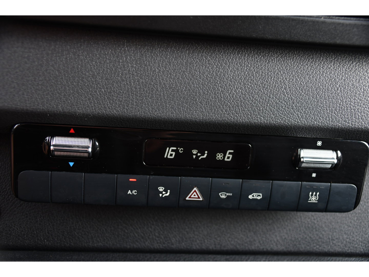 Mercedes-Benz Sprinter 317 1.9 CDI L2H2 RWD Black Edition Camera, Cruise, Carplay, LED, 170pk, Automaat, Stoelverwarming, Standkachel, Mbux, Leder, Uniek!