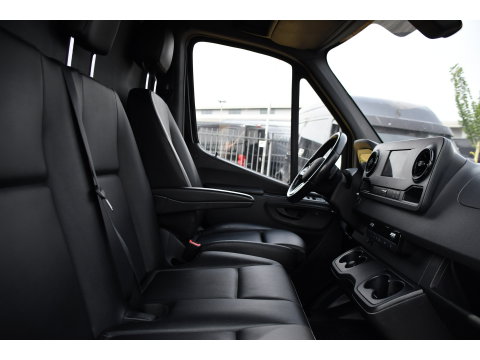 Mercedes-Benz Sprinter 317 1.9 CDI L2H2 RWD Black Edition Camera, Cruise, Carplay, LED, 170pk, Automaat, Stoelverwarming, Standkachel, Mbux, Leder, Uniek!