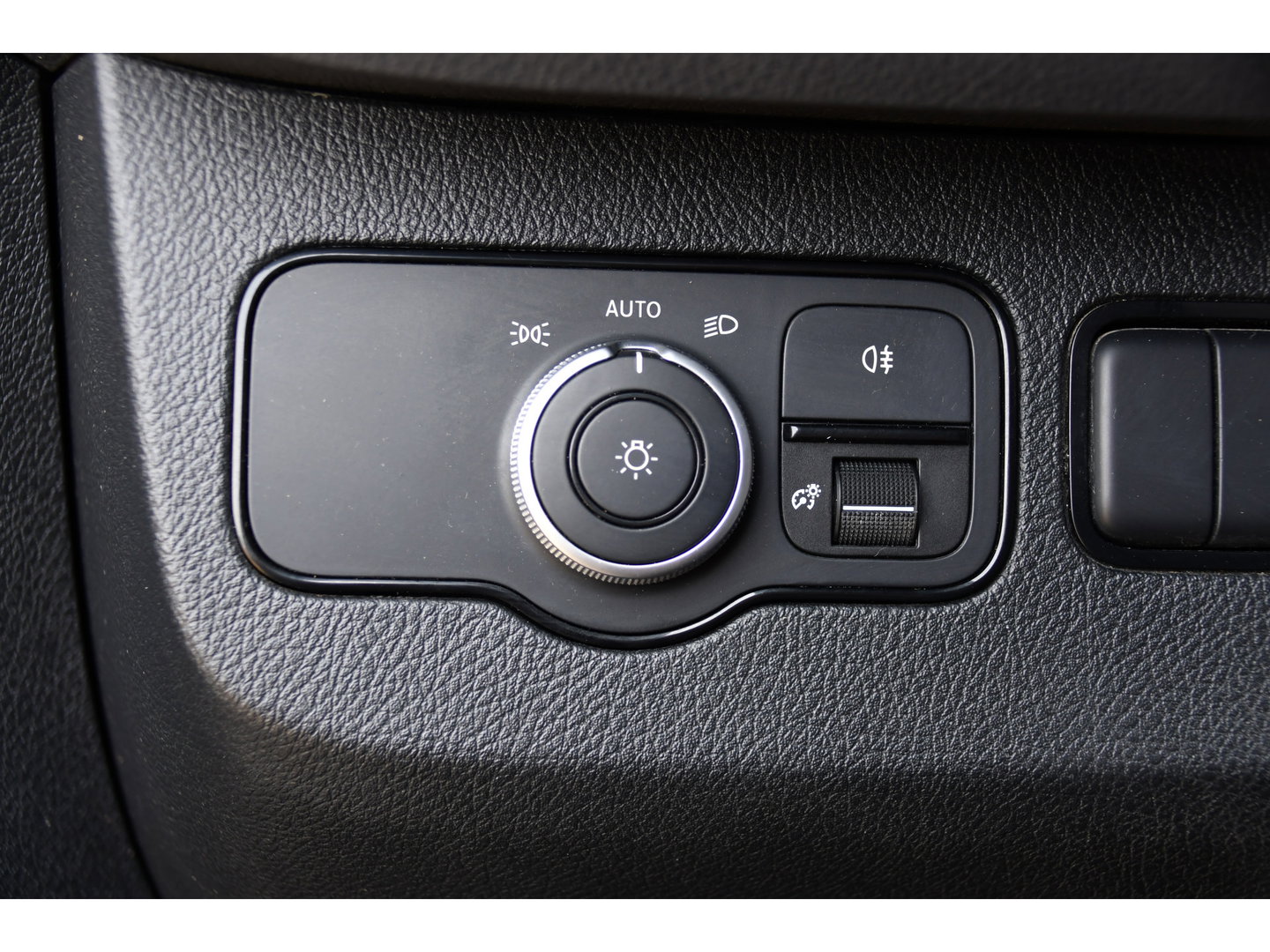 Mercedes-Benz Sprinter 317 1.9 CDI L2H2 RWD Black Edition Camera, Cruise, Carplay, LED, 170pk, Automaat, Stoelverwarming, Standkachel, Mbux, Leder, Uniek!