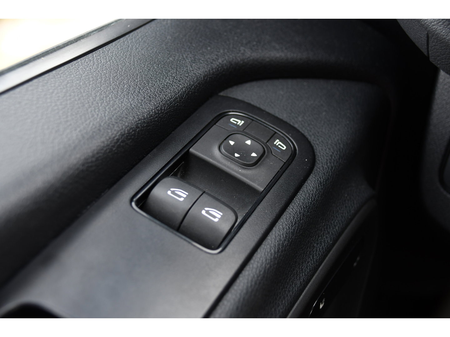 Mercedes-Benz Sprinter 317 1.9 CDI L2H2 RWD Black Edition Camera, Cruise, Carplay, LED, 170pk, Automaat, Stoelverwarming, Standkachel, Mbux, Leder, Uniek!