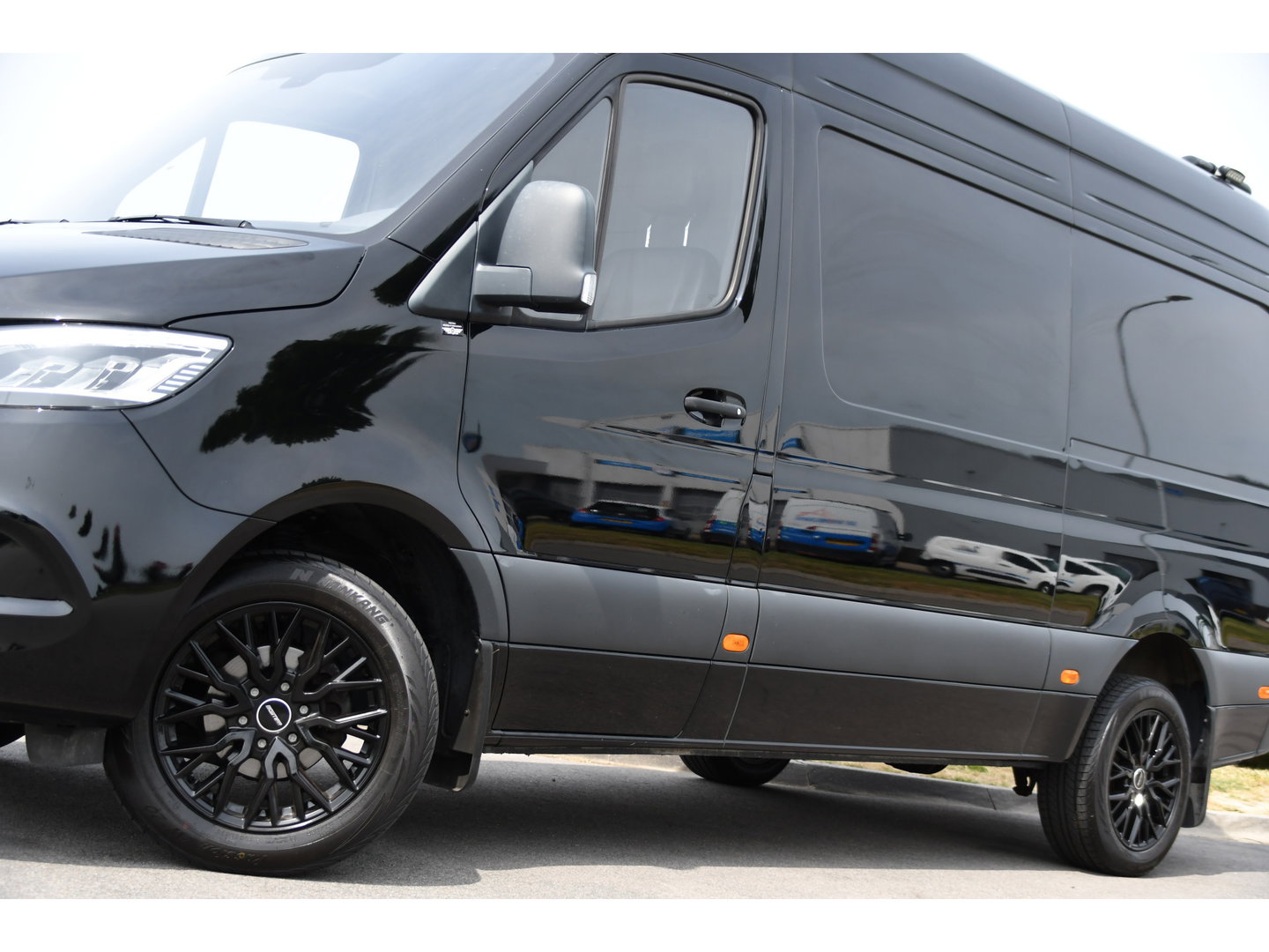 Mercedes-Benz Sprinter 317 1.9 CDI L2H2 RWD Black Edition Camera, Cruise, Carplay, LED, 170pk, Automaat, Stoelverwarming, Standkachel, Mbux, Leder, Uniek!