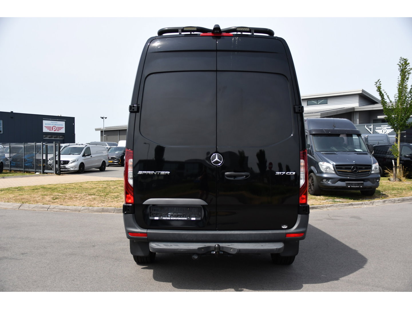 Mercedes-Benz Sprinter 317 1.9 CDI L2H2 RWD Black Edition Camera, Cruise, Carplay, LED, 170pk, Automaat, Stoelverwarming, Standkachel, Mbux, Leder, Uniek!