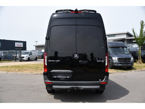 Mercedes-Benz Sprinter 317 1.9 CDI L2H2 RWD Black Edition Camera, Cruise, Carplay, LED, 170pk, Automaat, Stoelverwarming, Standkachel, Mbux, Leder, Uniek!