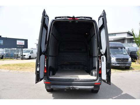 Mercedes-Benz Sprinter 317 1.9 CDI L2H2 RWD Black Edition Camera, Cruise, Carplay, LED, 170pk, Automaat, Stoelverwarming, Standkachel, Mbux, Leder, Uniek!