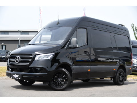 Mercedes-Benz Sprinter 317 1.9 CDI L2H2 RWD Black Edition Camera, Cruise, Carplay, LED, 170pk, Automaat, Stoelverwarming, Standkachel, Mbux, Leder, Uniek!