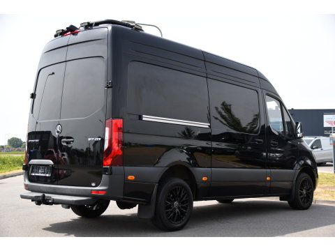Mercedes-Benz Sprinter 317 1.9 CDI L2H2 RWD Black Edition Camera, Cruise, Carplay, LED, 170pk, Automaat, Stoelverwarming, Standkachel, Mbux, Leder, Uniek!