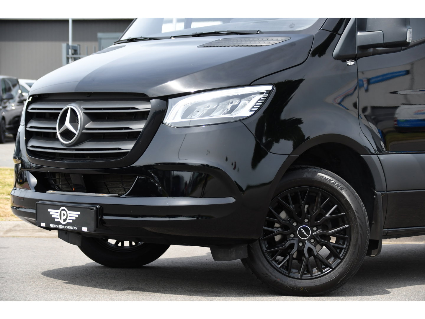 Mercedes-Benz Sprinter 317 1.9 CDI L2H2 RWD Black Edition Camera, Cruise, Carplay, LED, 170pk, Automaat, Stoelverwarming, Standkachel, Mbux, Leder, Uniek!
