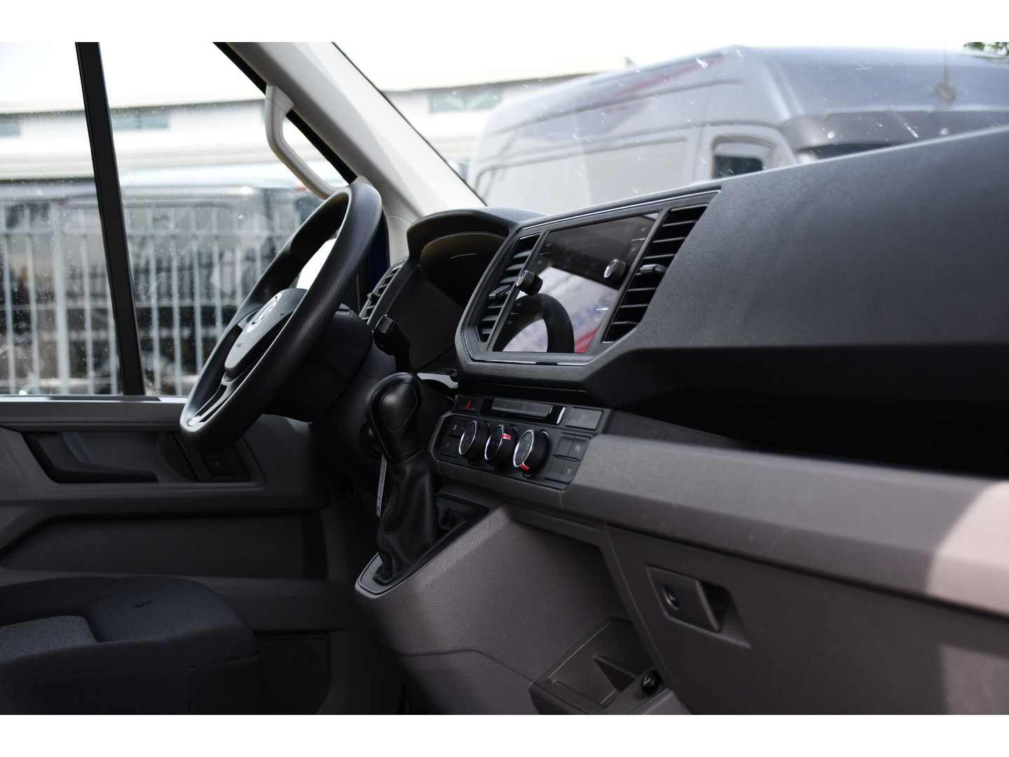 Volkswagen Crafter 35 2.0 TDI L3H2 PB Edition Cruise, Carplay, LED, Multimedia, Sensoren, Voorruit verwarming, 140pk, Automaat, Uniek!