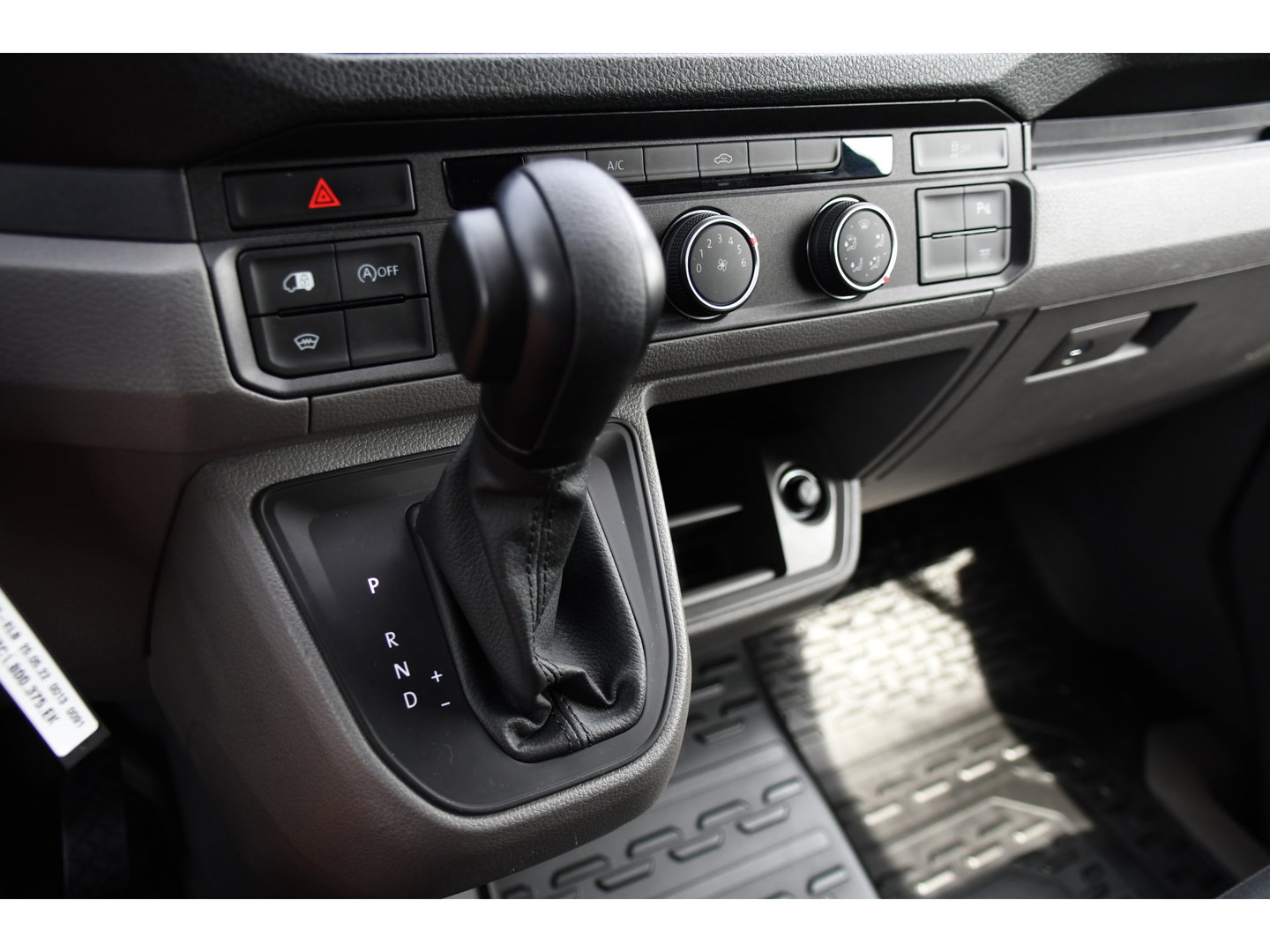 Volkswagen Crafter 35 2.0 TDI L3H2 PB Edition Cruise, Carplay, LED, Multimedia, Sensoren, Voorruit verwarming, 140pk, Automaat, Uniek!