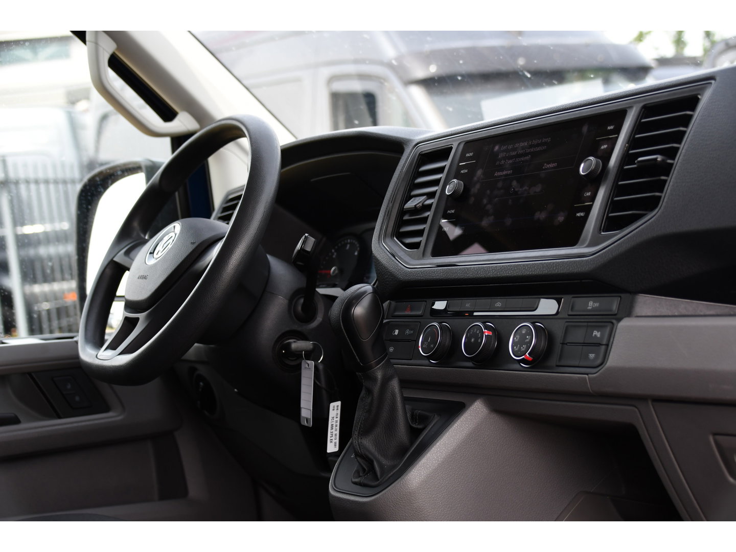Volkswagen Crafter 35 2.0 TDI L3H2 PB Edition Cruise, Carplay, LED, Multimedia, Sensoren, Voorruit verwarming, 140pk, Automaat, Uniek!