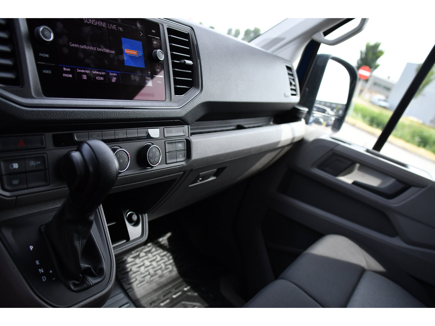Volkswagen Crafter 35 2.0 TDI L3H2 PB Edition Cruise, Carplay, LED, Multimedia, Sensoren, Voorruit verwarming, 140pk, Automaat, Uniek!