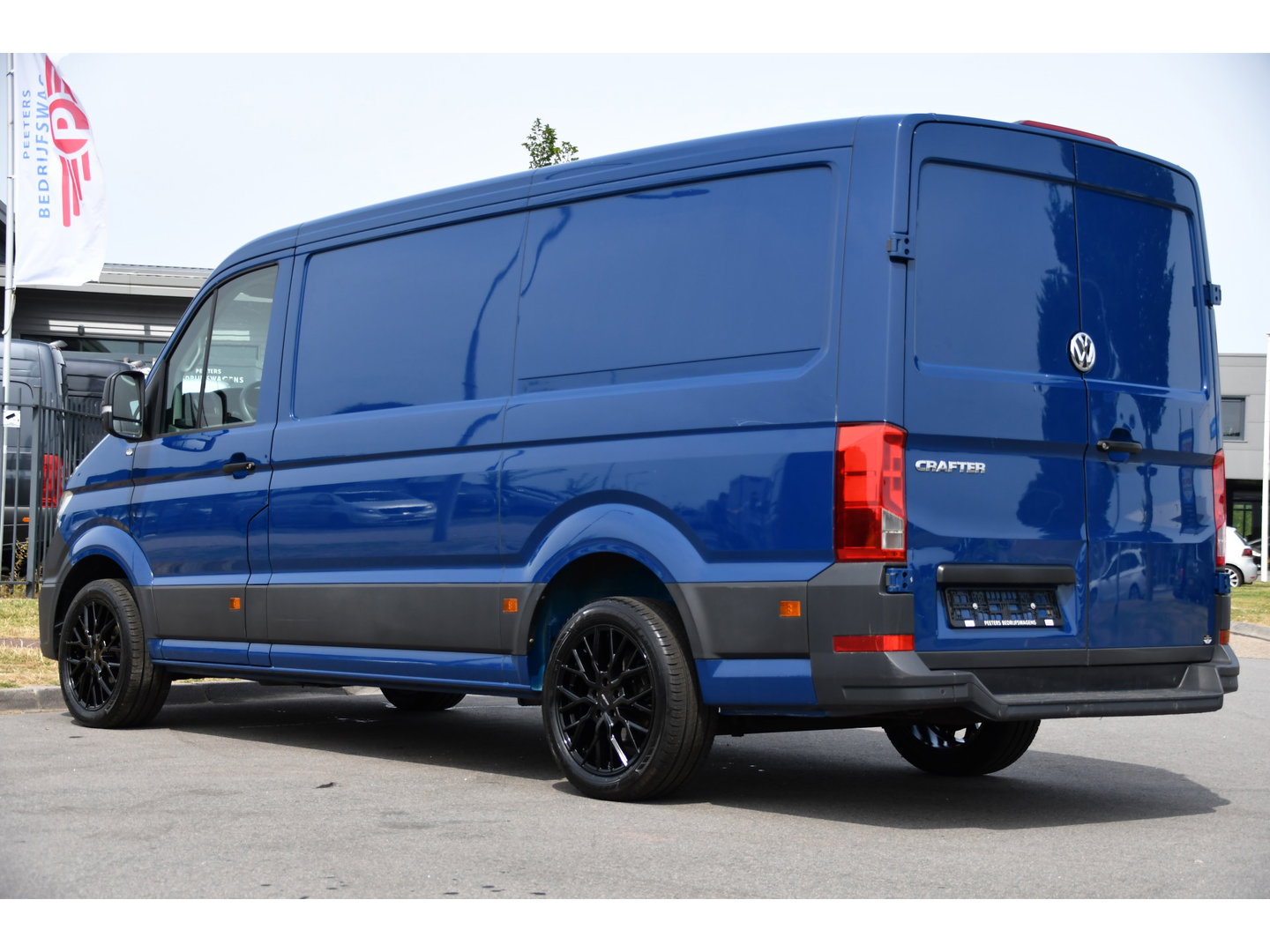Volkswagen Crafter 35 2.0 TDI L3H2 PB Edition Cruise, Carplay, LED, Multimedia, Sensoren, Voorruit verwarming, 140pk, Automaat, Uniek!