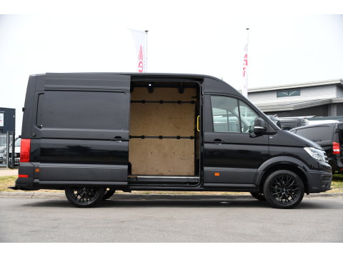 Volkswagen Crafter 35 2.0 TDI L3H3 Black Edition Camera, Adaptieve Cruise, Carplay, LED, Trekhaak, Voorruitverwarming, Sensoren, 177pk, Automaat, Uniek!