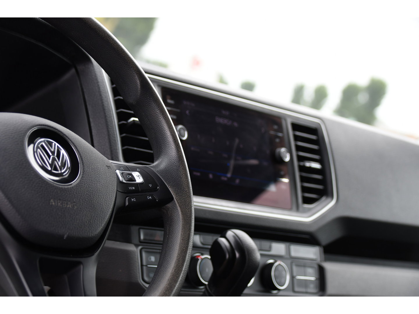 Volkswagen Crafter 35 2.0 TDI L3H3 Black Edition Camera, Adaptieve Cruise, Carplay, LED, Trekhaak, Voorruitverwarming, Sensoren, 177pk, Automaat, Uniek!