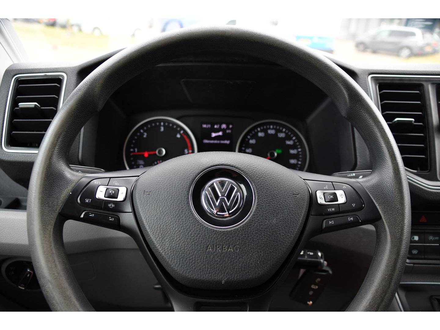 Volkswagen Crafter 35 2.0 TDI L3H3 Black Edition Camera, Adaptieve Cruise, Carplay, LED, Trekhaak, Voorruitverwarming, Sensoren, 177pk, Automaat, Uniek!