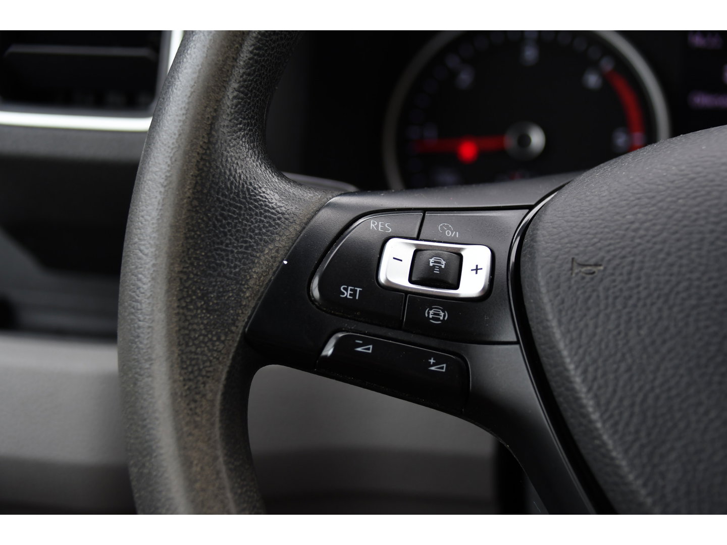 Volkswagen Crafter 35 2.0 TDI L3H3 Black Edition Camera, Adaptieve Cruise, Carplay, LED, Trekhaak, Voorruitverwarming, Sensoren, 177pk, Automaat, Uniek!