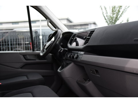 Volkswagen Crafter 35 2.0 TDI L3H3 Black Edition Camera, Adaptieve Cruise, Carplay, LED, Trekhaak, Voorruitverwarming, Sensoren, 177pk, Automaat, Uniek!