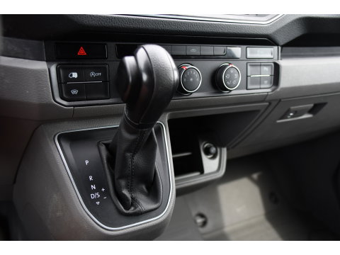 Volkswagen Crafter 35 2.0 TDI L3H3 Black Edition Camera, Adaptieve Cruise, Carplay, LED, Trekhaak, Voorruitverwarming, Sensoren, 177pk, Automaat, Uniek!