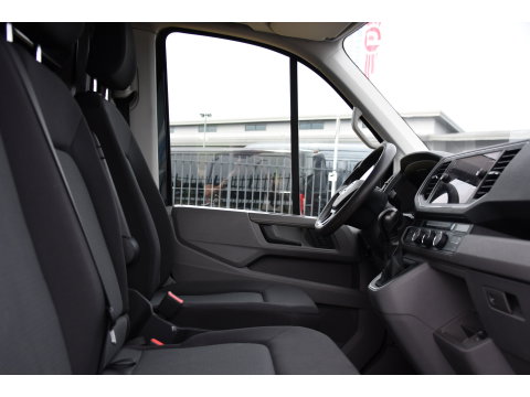 Volkswagen Crafter 35 2.0 TDI L3H3 Black Edition Camera, Adaptieve Cruise, Carplay, LED, Trekhaak, Voorruitverwarming, Sensoren, 177pk, Automaat, Uniek!
