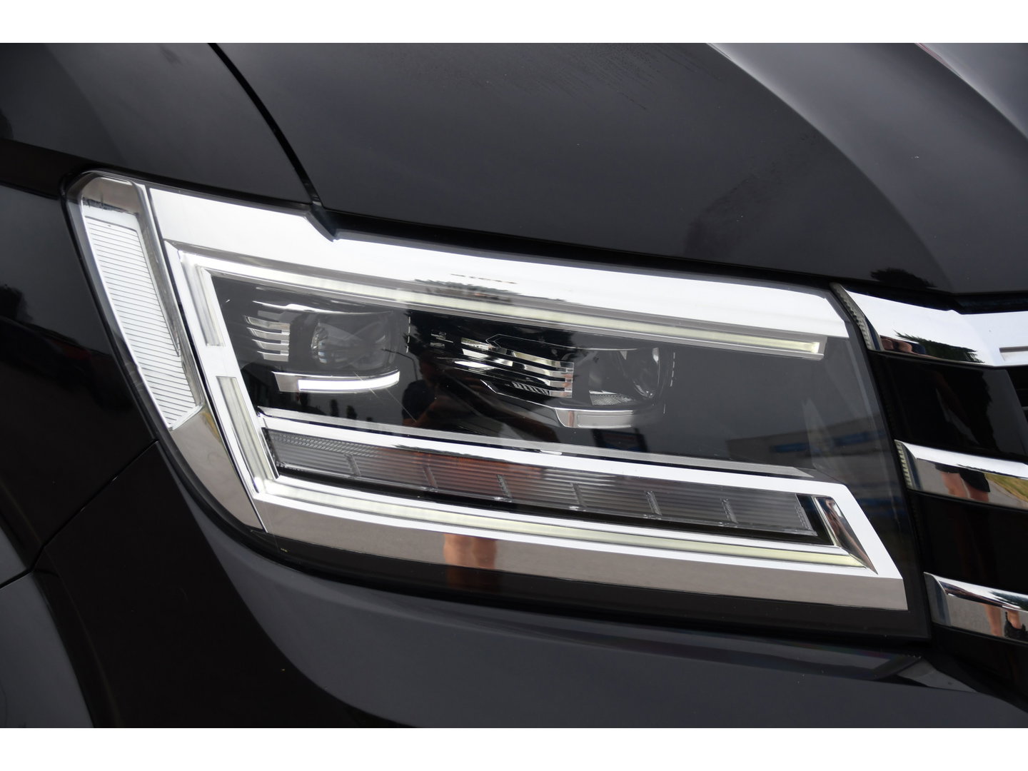 Volkswagen Crafter 35 2.0 TDI L3H3 Black Edition Camera, Adaptieve Cruise, Carplay, LED, Trekhaak, Voorruitverwarming, Sensoren, 177pk, Automaat, Uniek!