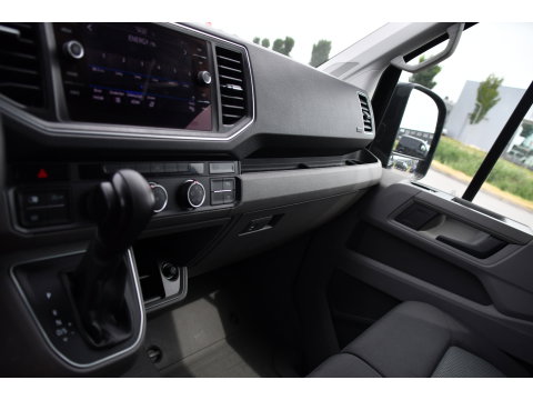Volkswagen Crafter 35 2.0 TDI L3H3 Black Edition Camera, Adaptieve Cruise, Carplay, LED, Trekhaak, Voorruitverwarming, Sensoren, 177pk, Automaat, Uniek!