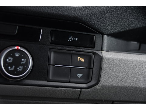 Volkswagen Crafter 35 2.0 TDI L3H3 Black Edition Camera, Adaptieve Cruise, Carplay, LED, Trekhaak, Voorruitverwarming, Sensoren, 177pk, Automaat, Uniek!
