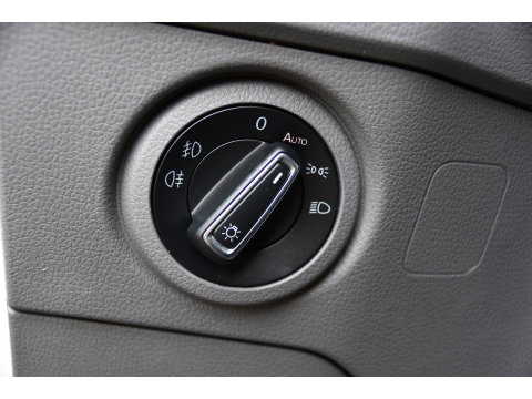 Volkswagen Crafter 35 2.0 TDI L3H3 Black Edition Camera, Adaptieve Cruise, Carplay, LED, Trekhaak, Voorruitverwarming, Sensoren, 177pk, Automaat, Uniek!