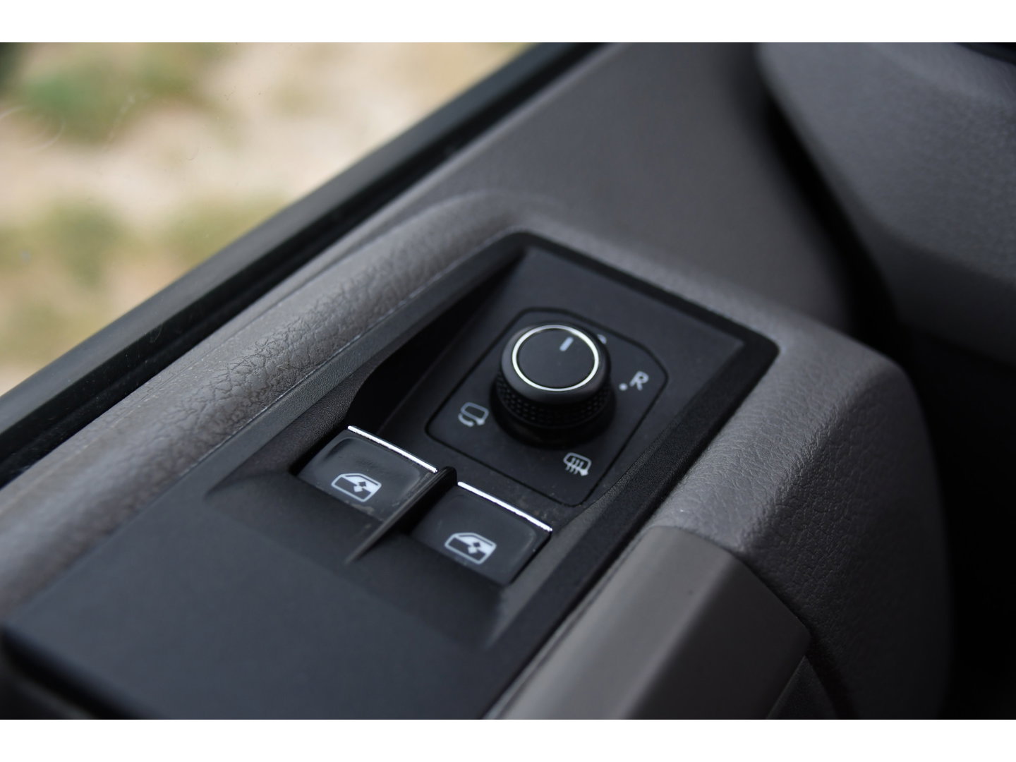 Volkswagen Crafter 35 2.0 TDI L3H3 Black Edition Camera, Adaptieve Cruise, Carplay, LED, Trekhaak, Voorruitverwarming, Sensoren, 177pk, Automaat, Uniek!