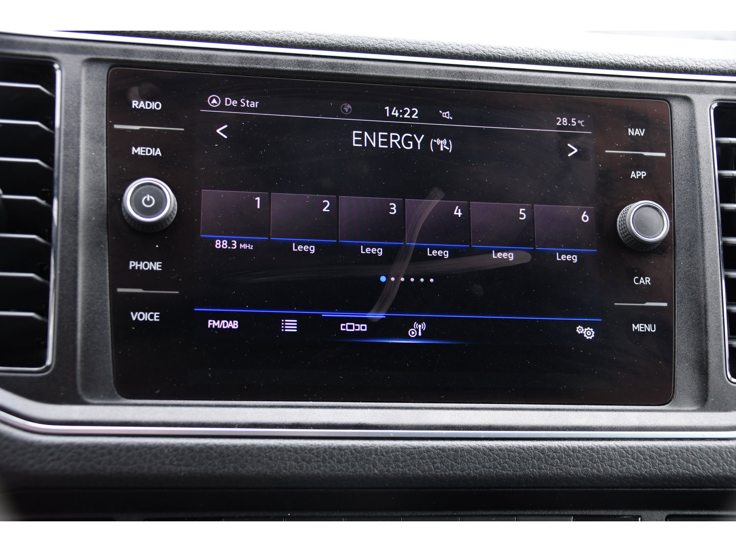 Volkswagen Crafter 35 2.0 TDI L3H3 Black Edition Camera, Adaptieve Cruise, Carplay, LED, Trekhaak, Voorruitverwarming, Sensoren, 177pk, Automaat, Uniek!