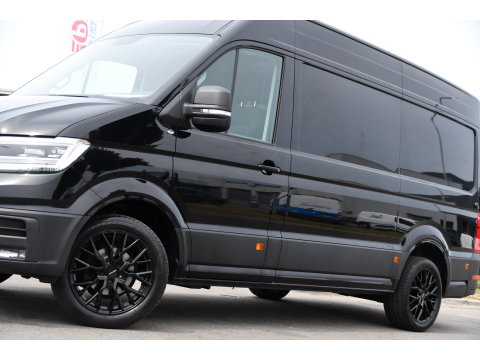 Volkswagen Crafter 35 2.0 TDI L3H3 Black Edition Camera, Adaptieve Cruise, Carplay, LED, Trekhaak, Voorruitverwarming, Sensoren, 177pk, Automaat, Uniek!