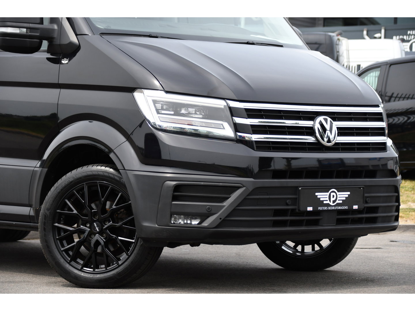 Volkswagen Crafter 35 2.0 TDI L3H3 Black Edition Camera, Adaptieve Cruise, Carplay, LED, Trekhaak, Voorruitverwarming, Sensoren, 177pk, Automaat, Uniek!