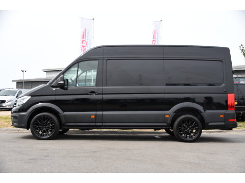Volkswagen Crafter 35 2.0 TDI L3H3 Black Edition Camera, Adaptieve Cruise, Carplay, LED, Trekhaak, Voorruitverwarming, Sensoren, 177pk, Automaat, Uniek!