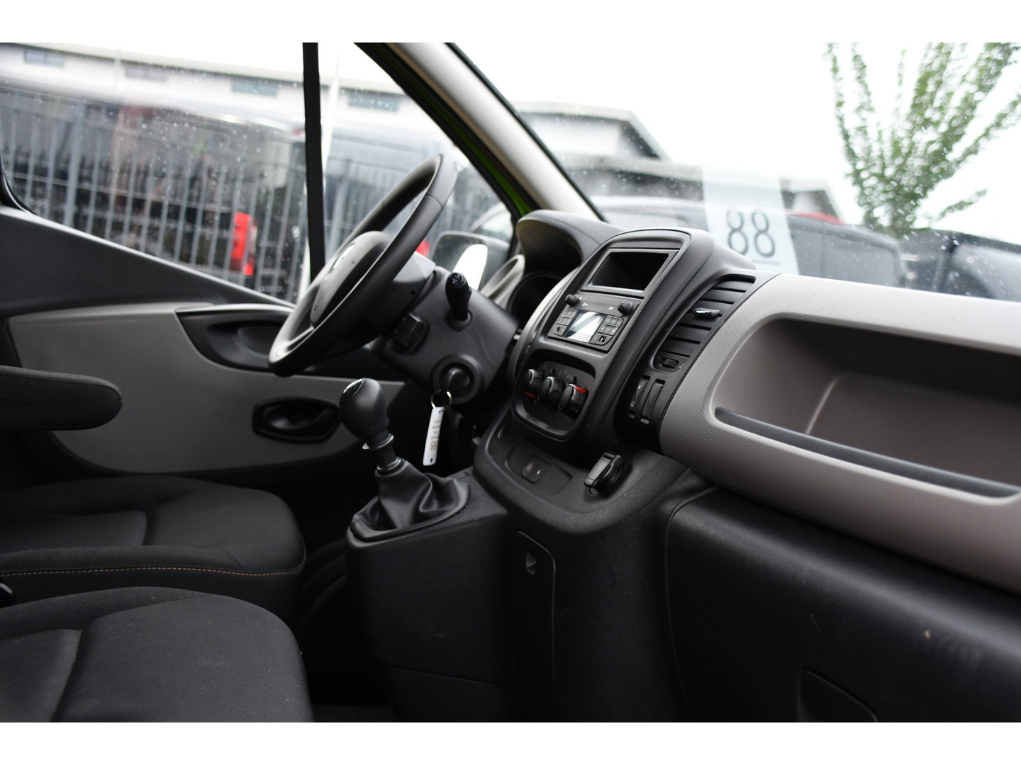 Renault Trafic 1.6 dCi T29 L2H1 Edition Cruise, Airco, 2 x Schuifdeur, 125pk, Sensoren, Trekhaak, Radio, Uniek!
