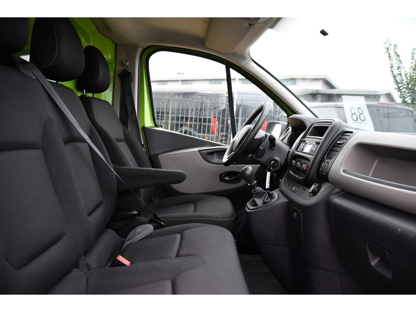 Renault Trafic 1.6 dCi T29 L2H1 Edition Cruise, Airco, 2 x Schuifdeur, 125pk, Sensoren, Trekhaak, Radio, Uniek!