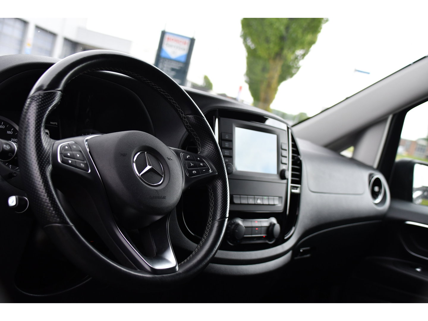 Mercedes-Benz Vito 119 CDI L2 PB Edition Camera, Cruise, Carplay, 190pk, LED, Multimedia, Automaat, Uniek!