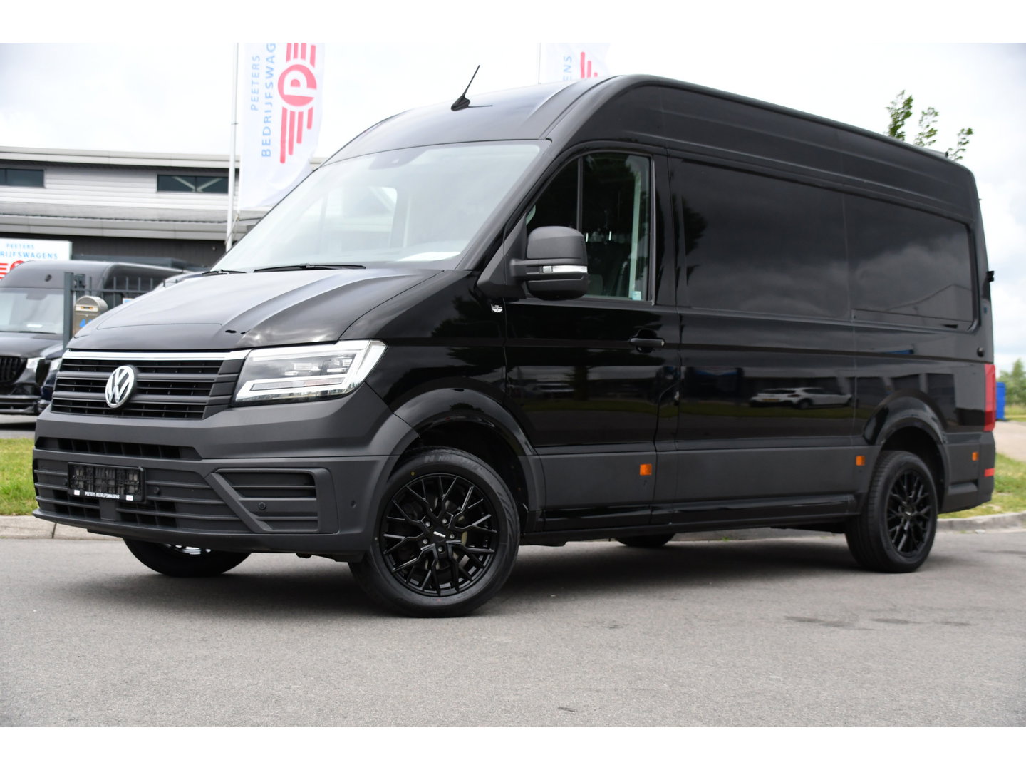 Volkswagen Crafter 35 2.0 TDI L3H3 Highline Black Edition Camera, Cruise, Carplay, LED, Clima, Automaat, Trekhaak, Sensoren, Uniek!