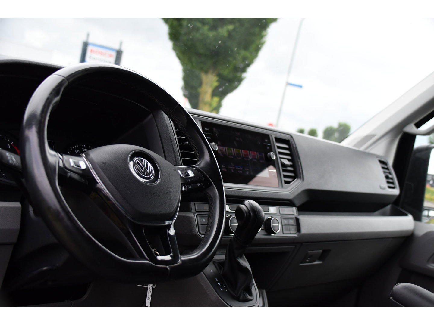 Volkswagen Crafter 35 2.0 TDI L3H3 Highline Black Edition Camera, Cruise, Carplay, LED, Clima, Automaat, Trekhaak, Sensoren, Uniek!