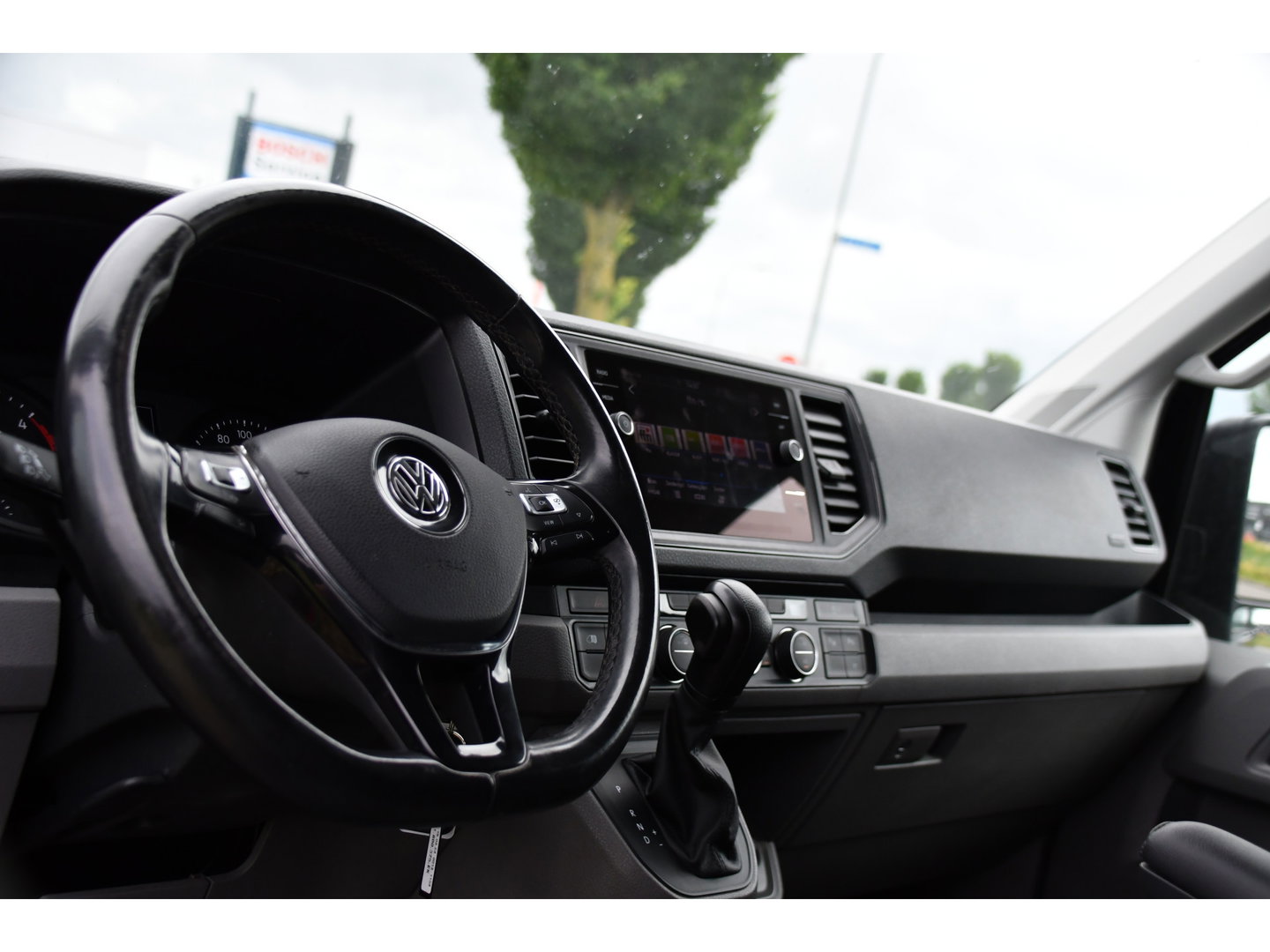 Volkswagen Crafter 35 2.0 TDI L3H3 Highline Black Edition Camera, Cruise, Carplay, LED, Clima, Automaat, Trekhaak, Sensoren, Uniek!