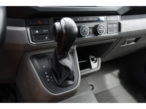 Volkswagen Crafter 35 2.0 TDI L3H3 Highline Black Edition Camera, Cruise, Carplay, LED, Clima, Automaat, Trekhaak, Sensoren, Uniek!