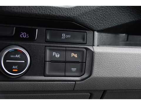 Volkswagen Crafter 35 2.0 TDI L3H3 Highline Black Edition Camera, Cruise, Carplay, LED, Clima, Automaat, Trekhaak, Sensoren, Uniek!